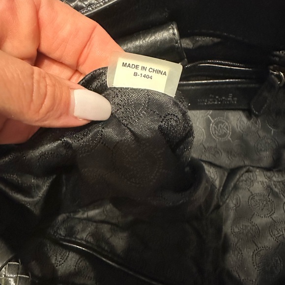 Michael Kors Large Jet Set Black Tote - Picture 7 of 7